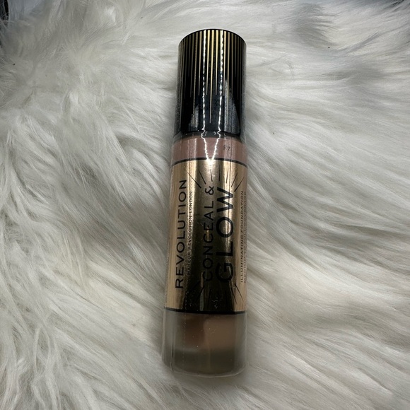 🩵3/$10 Revolution Conceal & Glow Foundation - Medium Coverage - Picture 2 of 6
